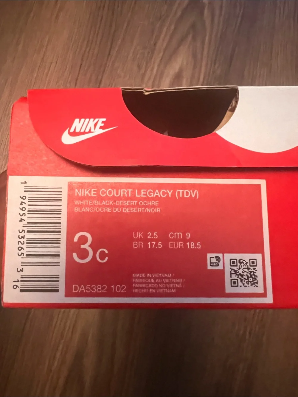 Nwt Nike White&Brown Toddlers' Low-Top Sneakers with Black Swoosh size 3c